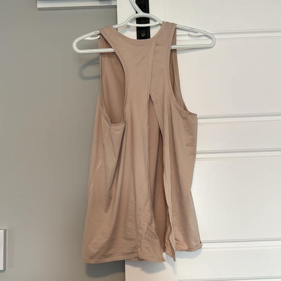 Lululemon workout tank - Picture 2 of 2
